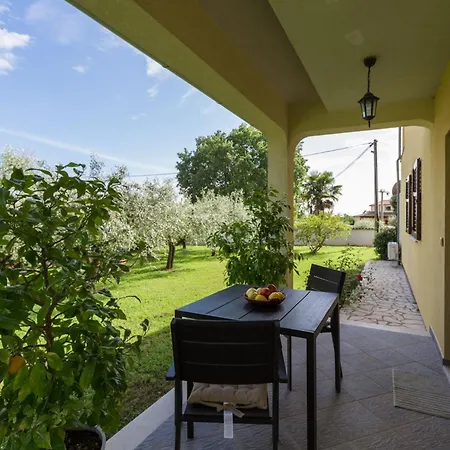 Apartment Ferienwohnung Adelia Mit Pool, Grill Und Terrasse