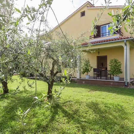 Ferienwohnung Adelia Mit Pool, Grill Und Terrasse
