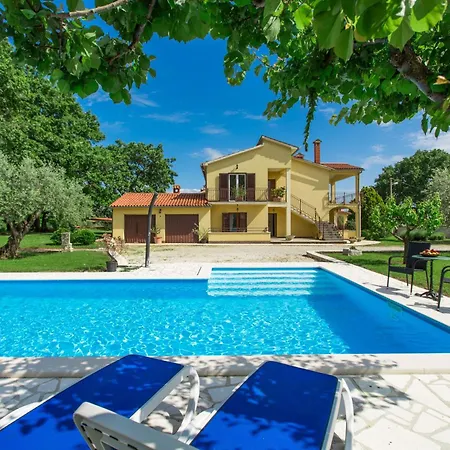 Ferienwohnung Adelia Mit Pool, Grill Und Terrasse Apartment *