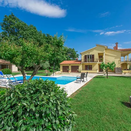 Ferienwohnung Adelia Mit Pool, Grill Und Terrasse